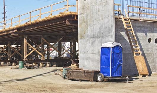 job site porta potties arranged in an orderly and convenient manner for workers